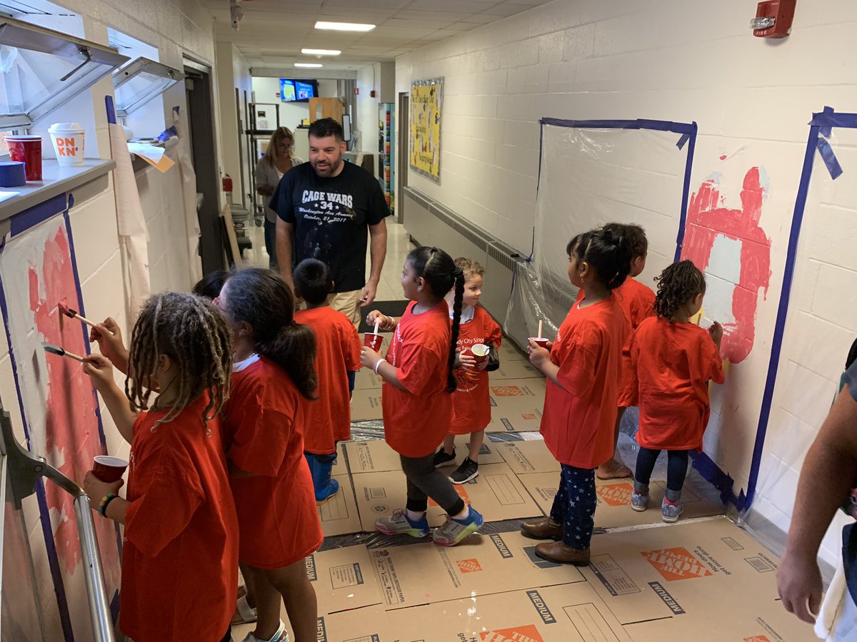Our artist visit was so much fun <a href="/sep_keane/">Keane SEP</a> today! We are so excited to get started on our mural with Oscar Bogran. We can’t wait to see it finished later this week 🦸🏿‍♀️🧑🏼‍🎨 #superheroesofSEP