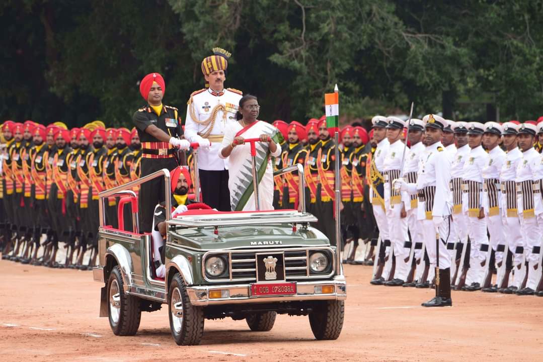 Congratulations to India to have a female President. L'un des pays les plus peuplés du monde vient d'avoir à sa tête une femme "Présidente", Son Excellence Madame Droupadi Murmu, investie en ce jour Cheffe d'Etat.
 🥳🥳🥳