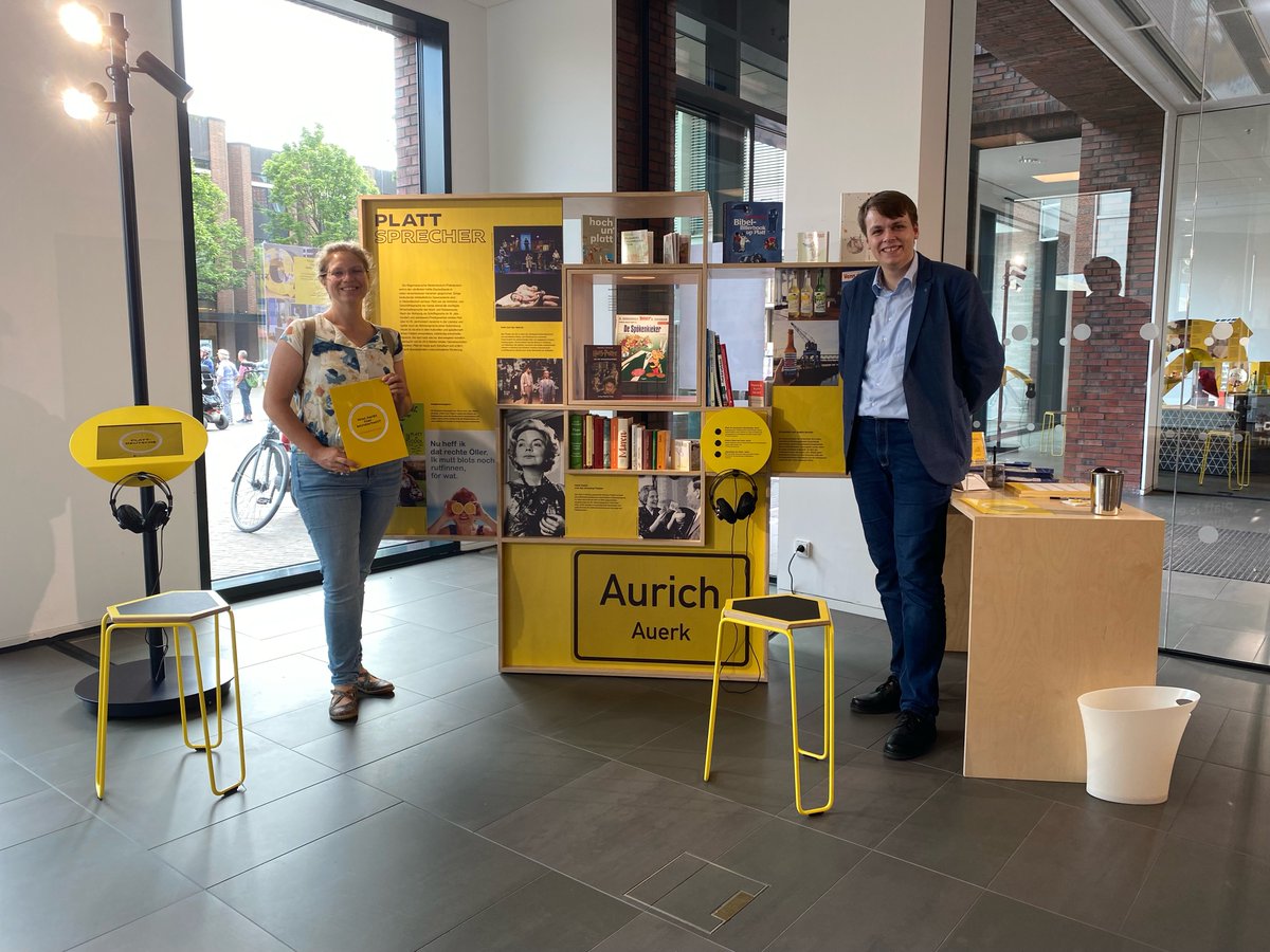 Thees un Gesche weren bi'n offitschellen Optakt daarbi. Noch bet to'n 31. August köönt ji de Wanneruutstellen "Was heißt hier Minderheit?" in Leer bekieken.

washeissthierminderheit.de

#jungelüüd #platt #plattdüütsch #plattdütsch #plattdeutsch #niederdeutsch #lowgerman #minderheit