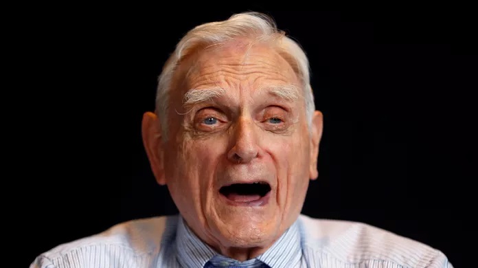 jrath2001's tweet photo. Happy Birthday to this 100-yr young boy! Apart from #lithiumion #batteries, he contributed to computer RAM, served as #meteorologist in #worldwar2 but used to suffer from #dyslexia in childhood.

#battchat #electrochemistry #battery #energystroage #research #johnturns100 https://t.co/nzr95d9RRG