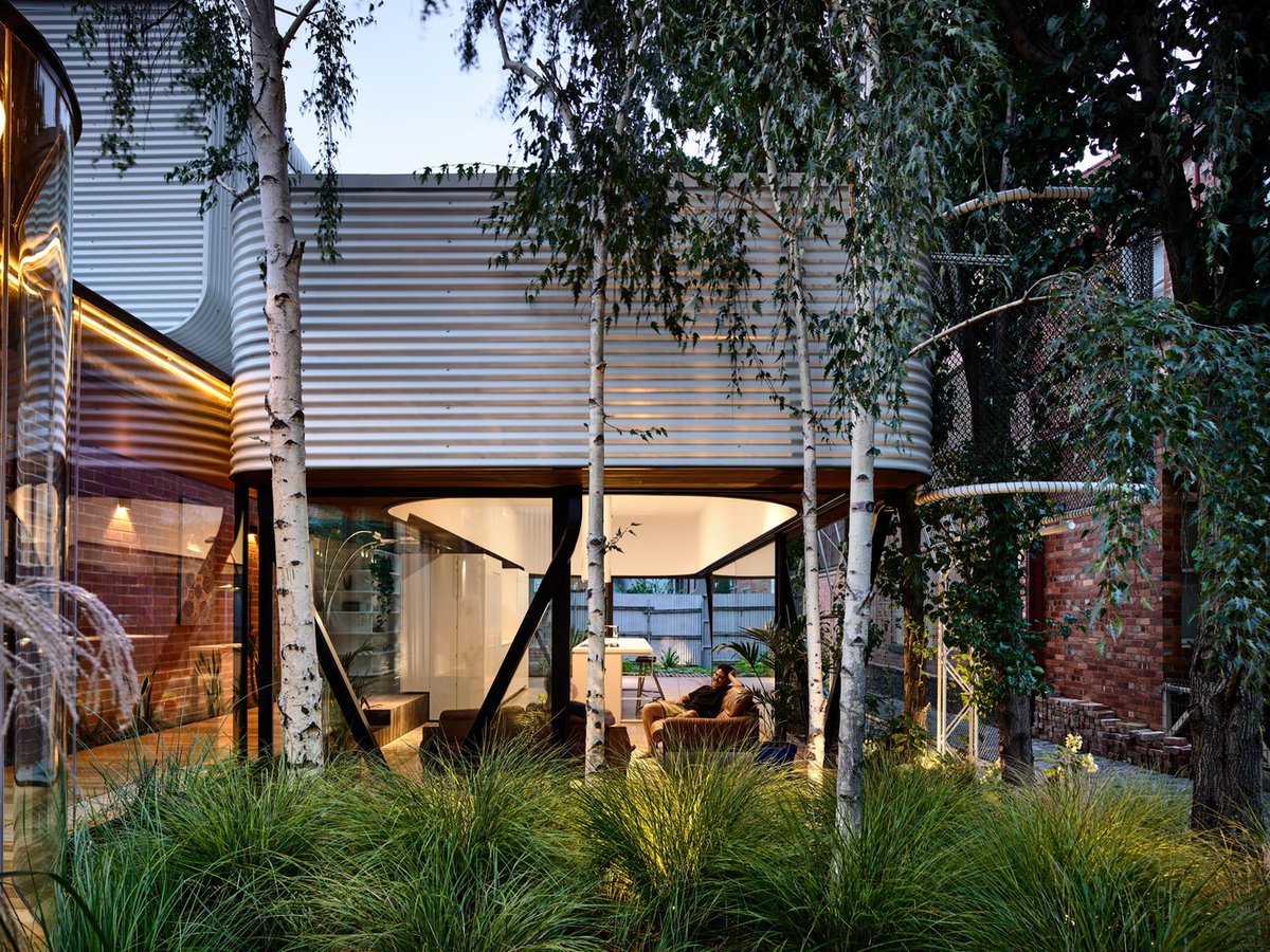 ArchGulo's tweet image. King Bill
by Austin Maynard Architects, 2018
photos by Derek Swalwell
Melbourne, Australia