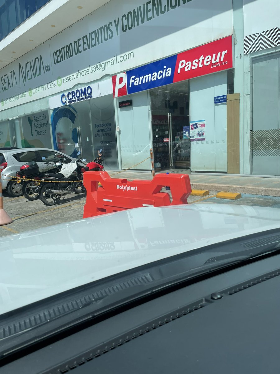 Tal cual! en Montería por ejemplo las personas con discapacidad o movilidad reducida no podemos estacionar ni en los parqueaderos azules porque siempre están bloqueados <a href="/caordosgoitia/">Carlos Ordosgoitia</a> <a href="/salinghisays3/">Salin Ghisays Martínez</a>