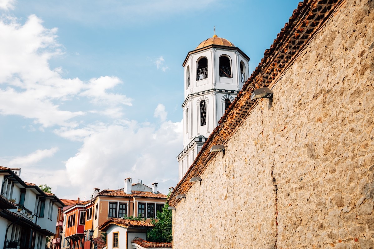 European city that’s clad in cobblestones and filled with history, one that is part cozy and part chic, where art galleries compete for sidewalk space with tiny wine bars -  the dreamy destination is Plovdiv! travelawaits.com/2749108/plovdi…