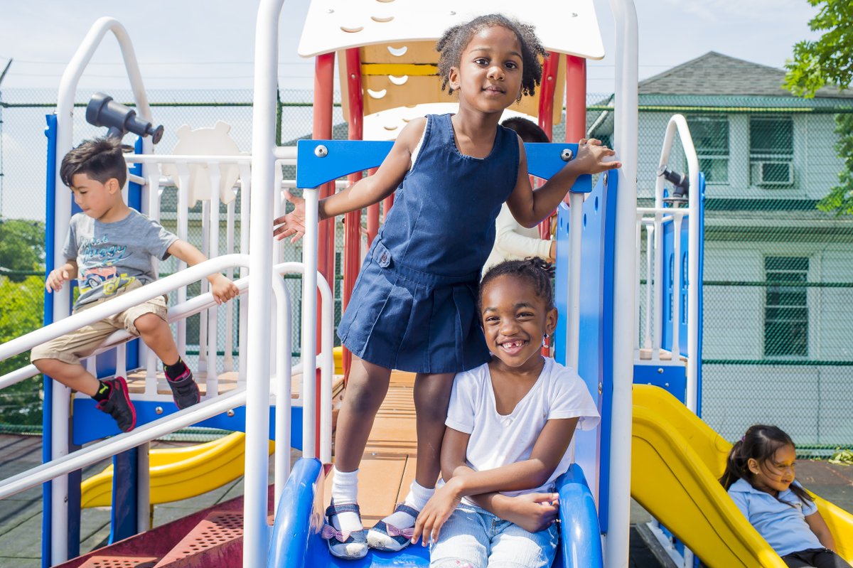 NYCMayorsOffice's tweet photo. Looking for a summer meal site near you? Text "NYC Food" or "NYC COMIDA" to 304-304 and you'll get a list of locations courtesy of @NoKidHungryNY!

This is one way we're making sure all our young New Yorkers are fed this summer.

More information here: https://t.co/w8bZpmv0M5 https://t.co/z23Ht6Q2Ei