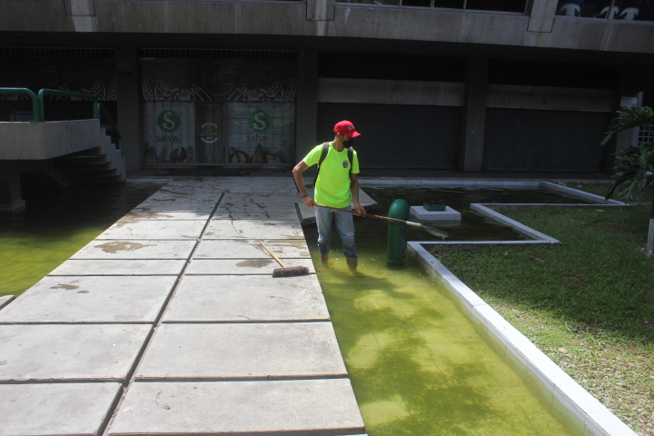 #25Jul #Lunes de Mantenimiento en la Fuente del edf. Tacagua del Complejo #ParqueCentral. 
#455AñosDeCaracas