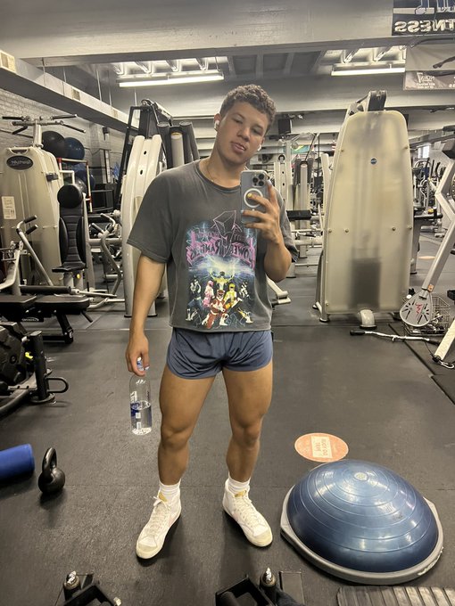 happy to get this leg day over with https://t.co/LYgKEe6oTD