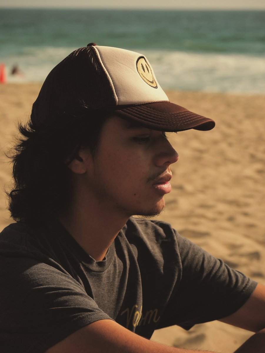 nomasbrandon's tweet photo. beach friends pt. 1 🌅 

#PortraitPhotography | #beach | #GoldenHour | #Photography | #Panasonic https://t.co/Y53GJWFj8S