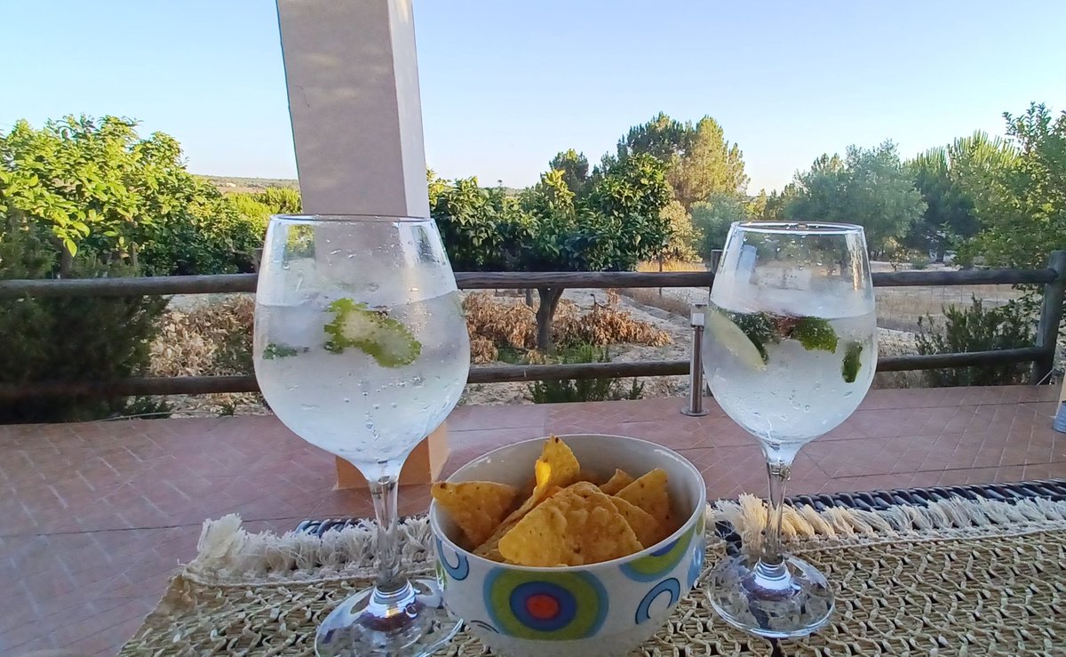 Eu corro para combater o stress!
Mentira... Bebo gin.