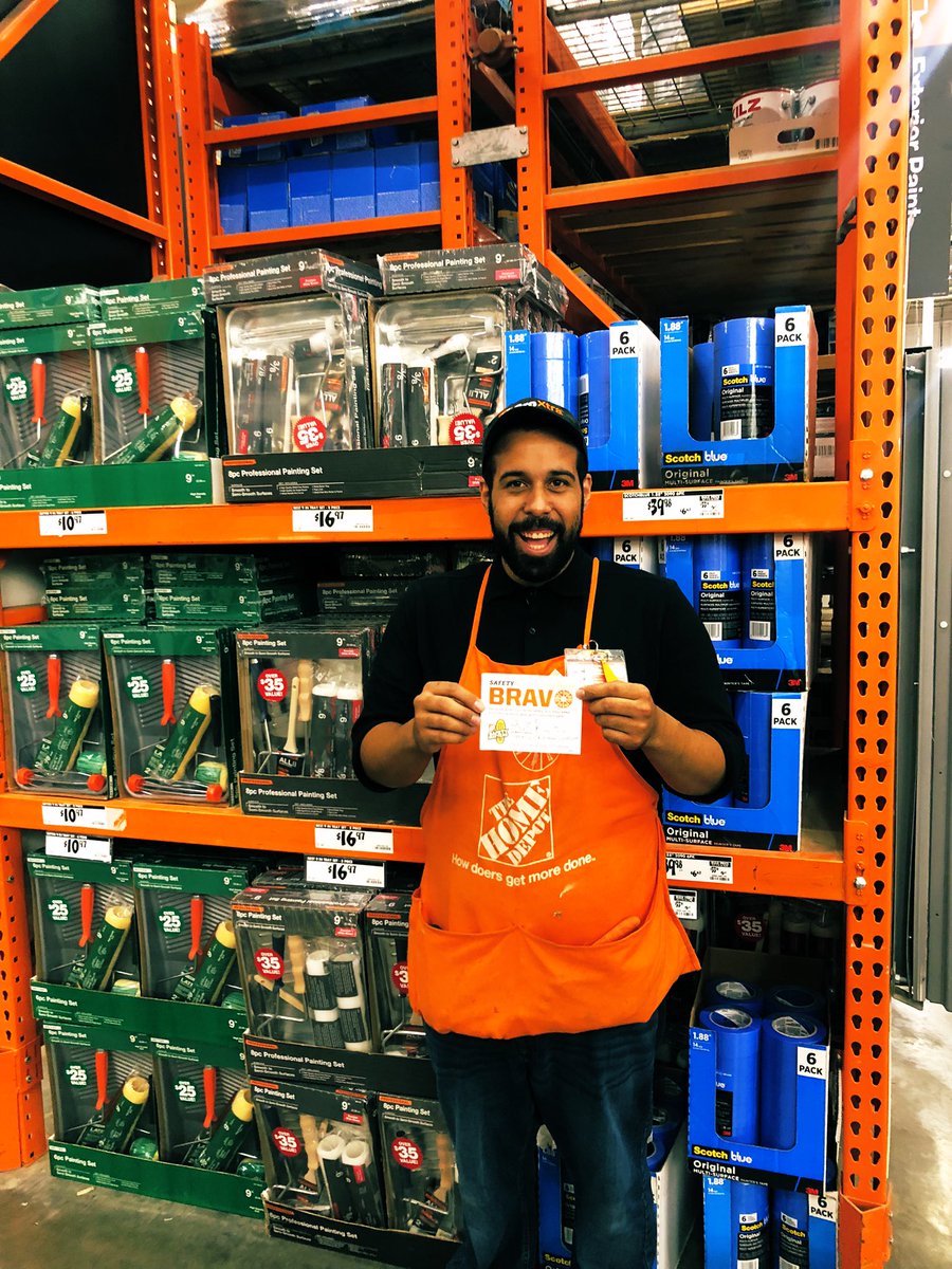 Victor ,the D24/30 DS , helping get the mulch pit looking good. Most importantly he was safely using the Forklift. #SafetyFirst #UniversalAssociate <a href="/ventura1327/">Elisabeth Ventura</a> <a href="/THDShawnJenkins/">Shawn Jenkins</a> <a href="/CarpenterTrina1/">Trina Carpenter 🐾</a>