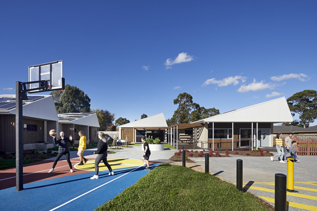 ArchGulo's tweet image. Wayss Youth Transition Hub 
BENT Architecture, 2020
photos by Tatjana Plitt

"commissioned by the DHHS and located in Melbourne's outer eastern suburbs, provides a home and support network to vulnerable young people on the brink of homelessness."