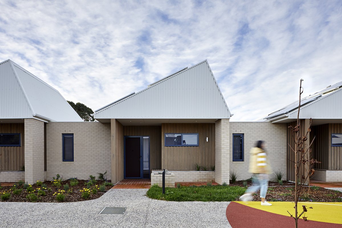 ArchGulo's tweet image. Wayss Youth Transition Hub 
BENT Architecture, 2020
photos by Tatjana Plitt

"commissioned by the DHHS and located in Melbourne's outer eastern suburbs, provides a home and support network to vulnerable young people on the brink of homelessness."