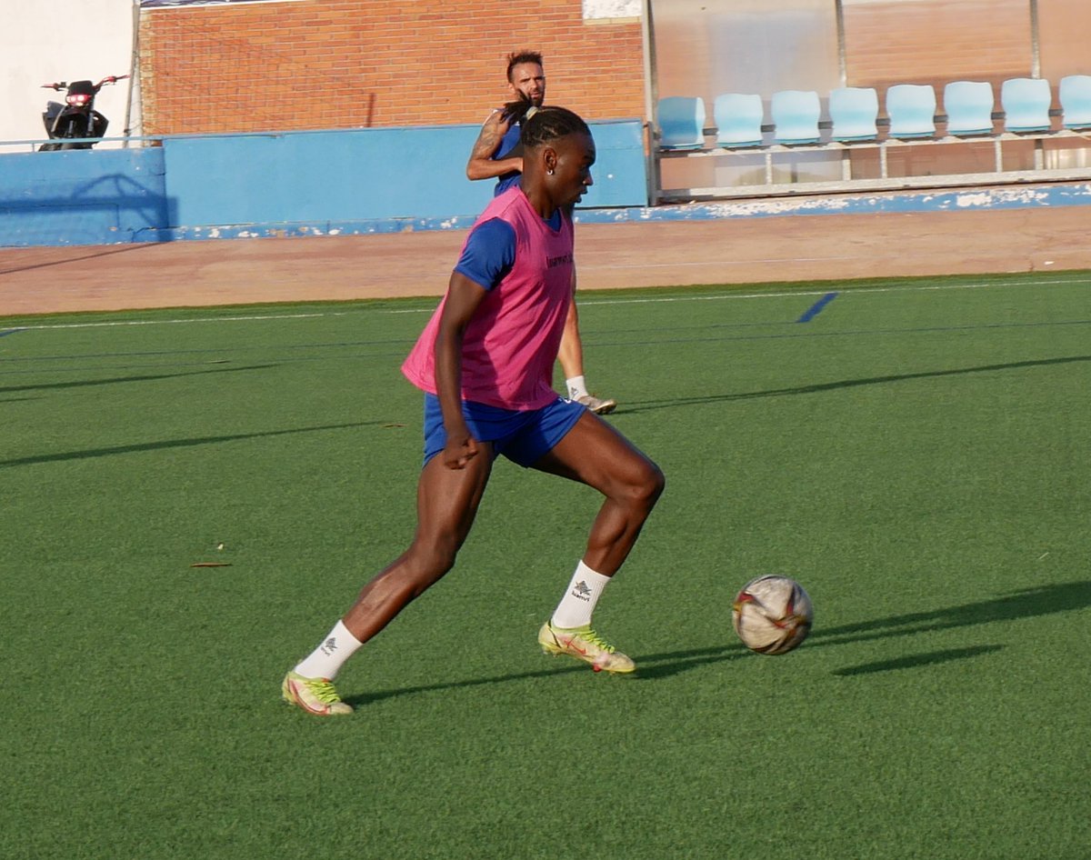 ✔️ Día 4 de PRETEMPORADA, FINALIZADO 

😊 El equipo comienza nueva semana con las pilas cargadas. Este sábado tenemos el primer test de pretemporada en San Clemente ante el <a href="/AD_SanClemente/">A.D. San Clemente Oficial</a>

#VamosUnión 💙