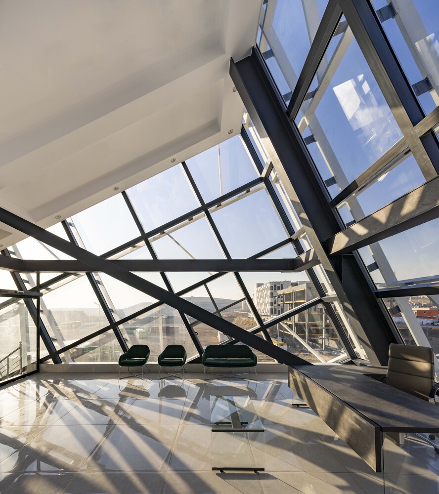 ArchGulo's tweet image. Turbosealtech New Incubator and Office Building
by New Wave Architecture, 2022
photos by Parham Taghioff
Tehran, Iran