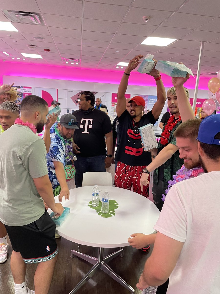 Incredible evening celebrating the #1 district in the nation last night - Chicago North Shore’s Annual recognition luau!  #NorthShoreTsunami #NorthShoreKeepsScore #CatchTheWave <a href="/kris_colson/">Kris Colson</a> <a href="/AngelGomez143/">Angel Gomez</a>