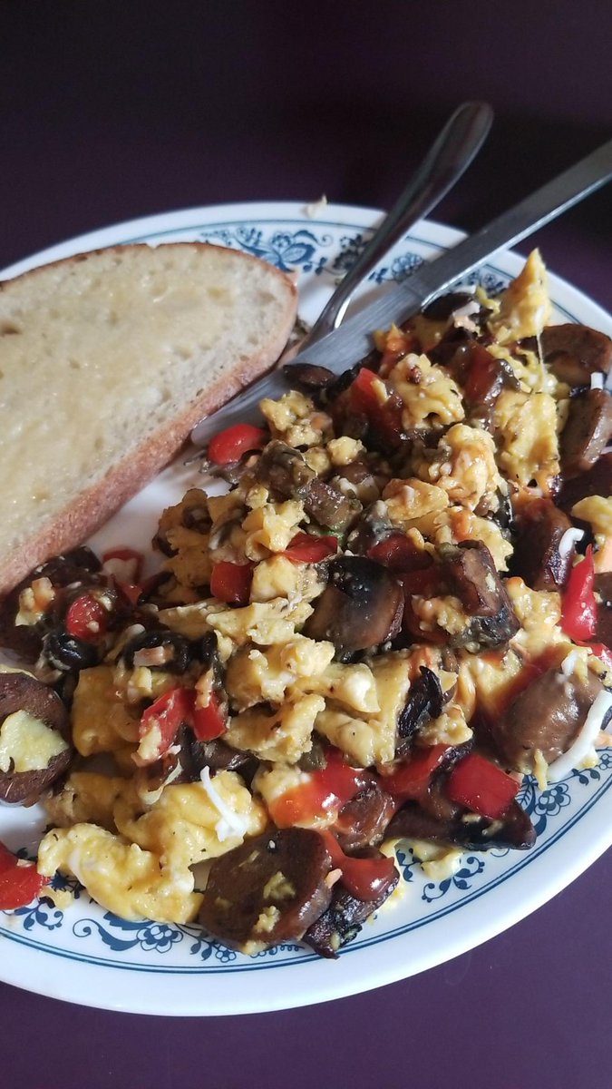 foxtracking's tweet image. I wasn't actually this hungry I dont think but I needed to use up some veggies and here we are