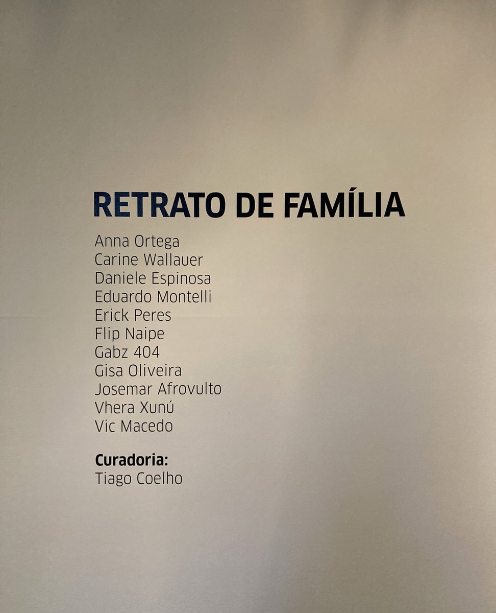 noitedosmuseus's tweet photo. A exposição "Retrato de Família", de curadoria do artista Tiago Coelho, reúne uma série de imagens feitas por diferentes fotógrafos que questionam e ampliam a concepção do que é família. A mostra fica em cartaz até o dia 31 de agosto, no Instituto Goethe de Porto Alegre!😉 https://t.co/Yprb5ngTHY