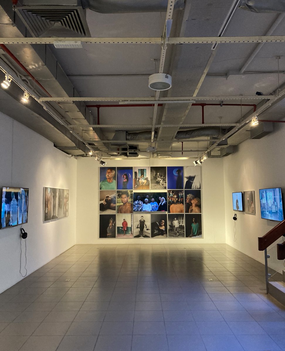 A exposição "Retrato de Família", de curadoria do artista Tiago Coelho, reúne uma série de imagens feitas por diferentes fotógrafos que questionam e ampliam a concepção do que é família. A mostra fica em cartaz até o dia 31 de agosto, no Instituto Goethe de Porto Alegre!😉