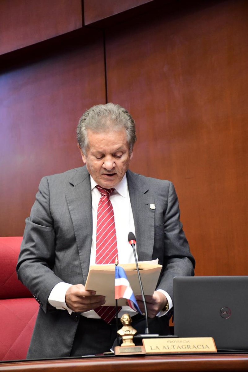 SenadoRD's tweet photo. 📌El senador @VirgilioCedano rinde informe favorable de la Comisión de Cultura sobre proyecto de Ley que declara el tabaco y el cigarro dominicanos como Patrimonio Cultural, iniciativa del Poder Ejecutivo. Fue declarado de urgencia para conocerse en sesión de este día. https://t.co/8BRrjzolmI