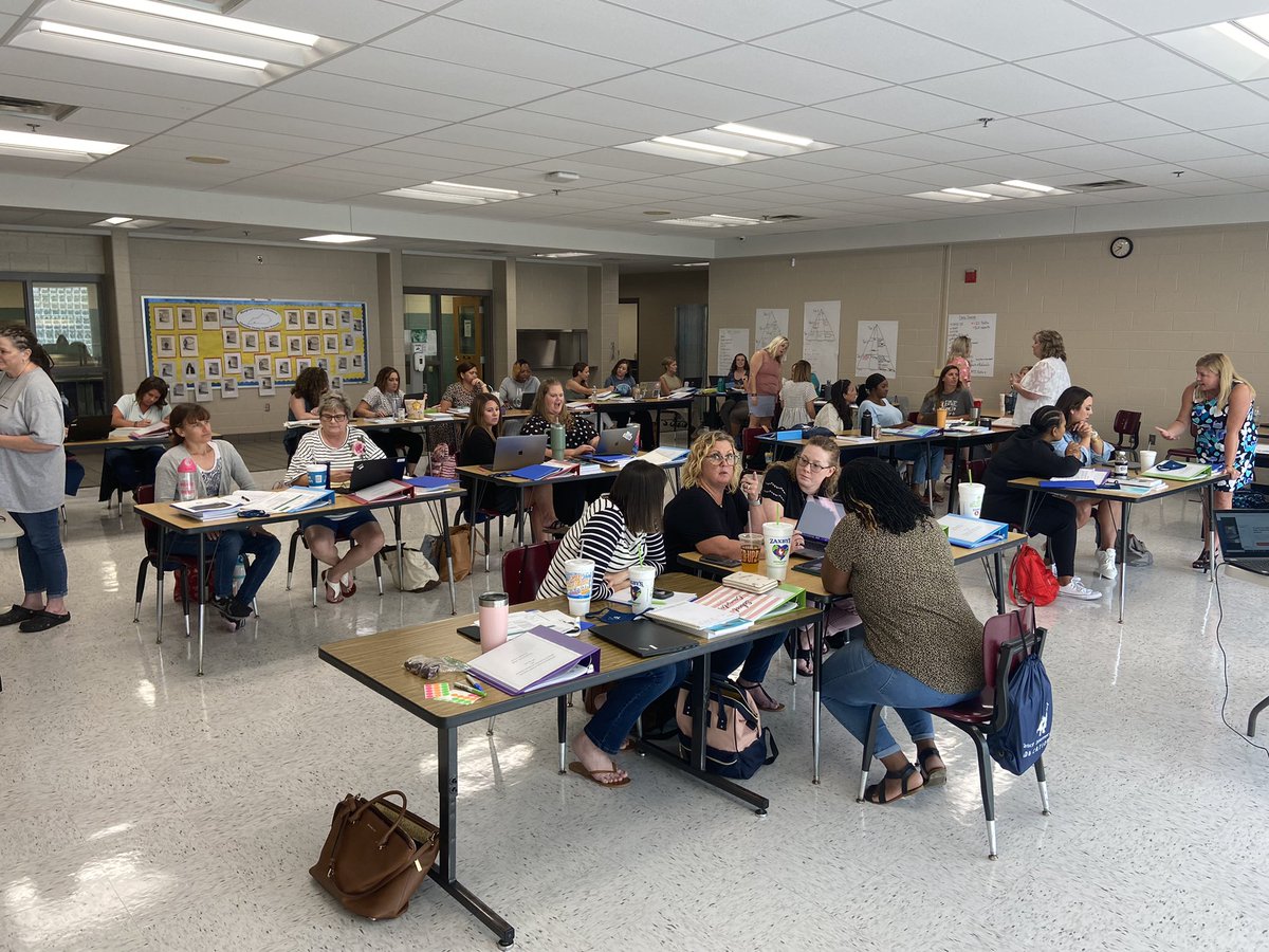 mskellie70's tweet photo. Collaboration and planning at its BEST with @HBushelman, @SherlynBratcher and @Christian_Co270 school counselors strengthening their comprehensive school counseling programs! π@GRRECKY @BentzelChris #ProjectPrevent https://t.co/b4a0L9xysz
