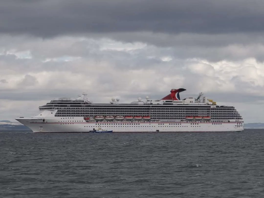 nauticallyspeak's tweet photo. @CarnivalCruise #CarnivalPride at anchor off Newhaven, Edinburgh on Sunday.
#CarnivalCruiseLine #SpiritClass #ChooseFun #FirthOfForth #Scotland #CruiseShipPhotography #CruiseYourHorizons #NauticallySpeaking https://t.co/CZeg0XcQPW