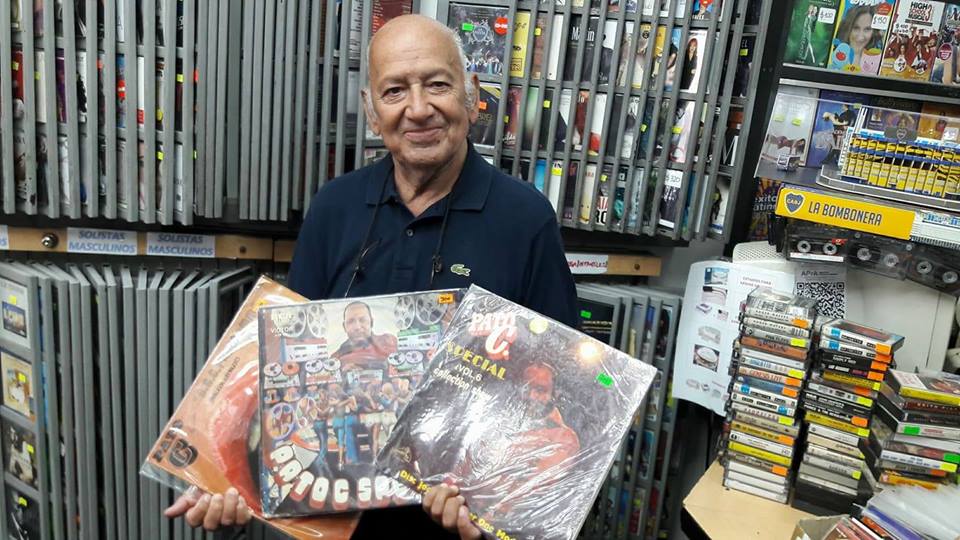 CDjArgentina's tweet photo. 📣 Ayer se conmemoró el DÍA DEL DISC JOCKEY ARGENTINO gracias al gran trabajo y aporte que dejó PATO C, quien falleció un 24 de Julio. 
▶ Hizo bailar a generaciones y abrió el camino para todos nosotros.
Gracias eternas para él y Feliz Día para todos ustedes
#patoc #diadeldj https://t.co/lYfZMCtEYS