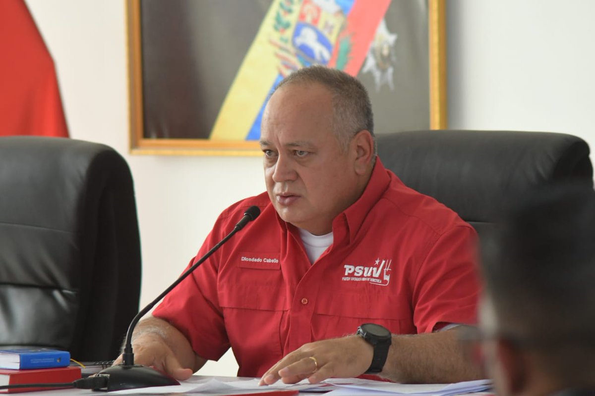 PartidoPSUV's tweet photo. "Lo que sí es cierto, es que las relaciones entre Brasil y Venezuela no solo son necesarias sino indispensables, somos vecinos. Esperemos a ver qué pasa, el pueblo no se equivocará; todo lo que tenga qué pasar pasará el 02 de octubre", Diosdado Cabello. 
@dcabellor https://t.co/CPAJNb82aU