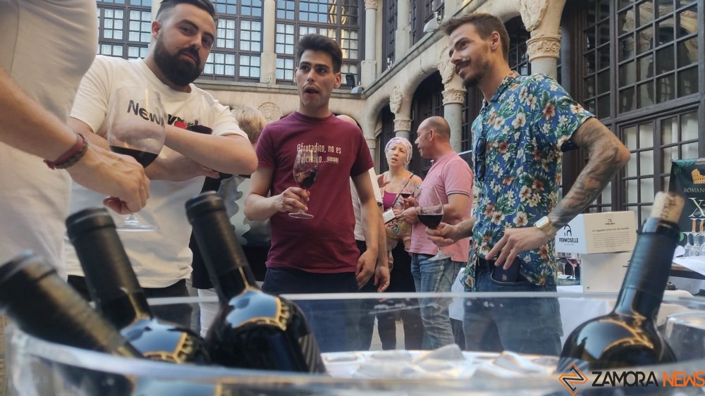 Fermoselle Villa del Vino se lanza en su puesta de largo gracias a la DO Arribes <a href="/DOArribes/">D.O. Arribes</a> 
<a href="/arribesocultos/">Arribes Ocultos</a> 
<a href="/Ayto_Fermoselle/">Ayuntamiento Fermoselle</a> zamoranews.com/articulo/cultu…