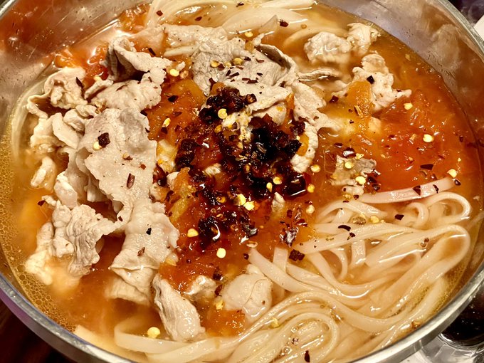 豚肉と玉ねぎのトマトスープフォーやってみた
フォー、割となんでも合うのでええぞ 