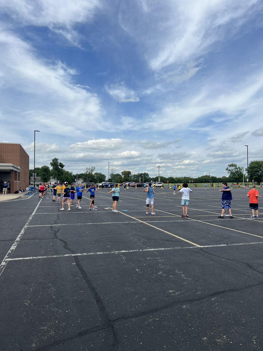 TvlsdV's tweet image. Over 100 @thegoldensound members on campus today preparing for the season. Great to see our students. Go Vikings!
