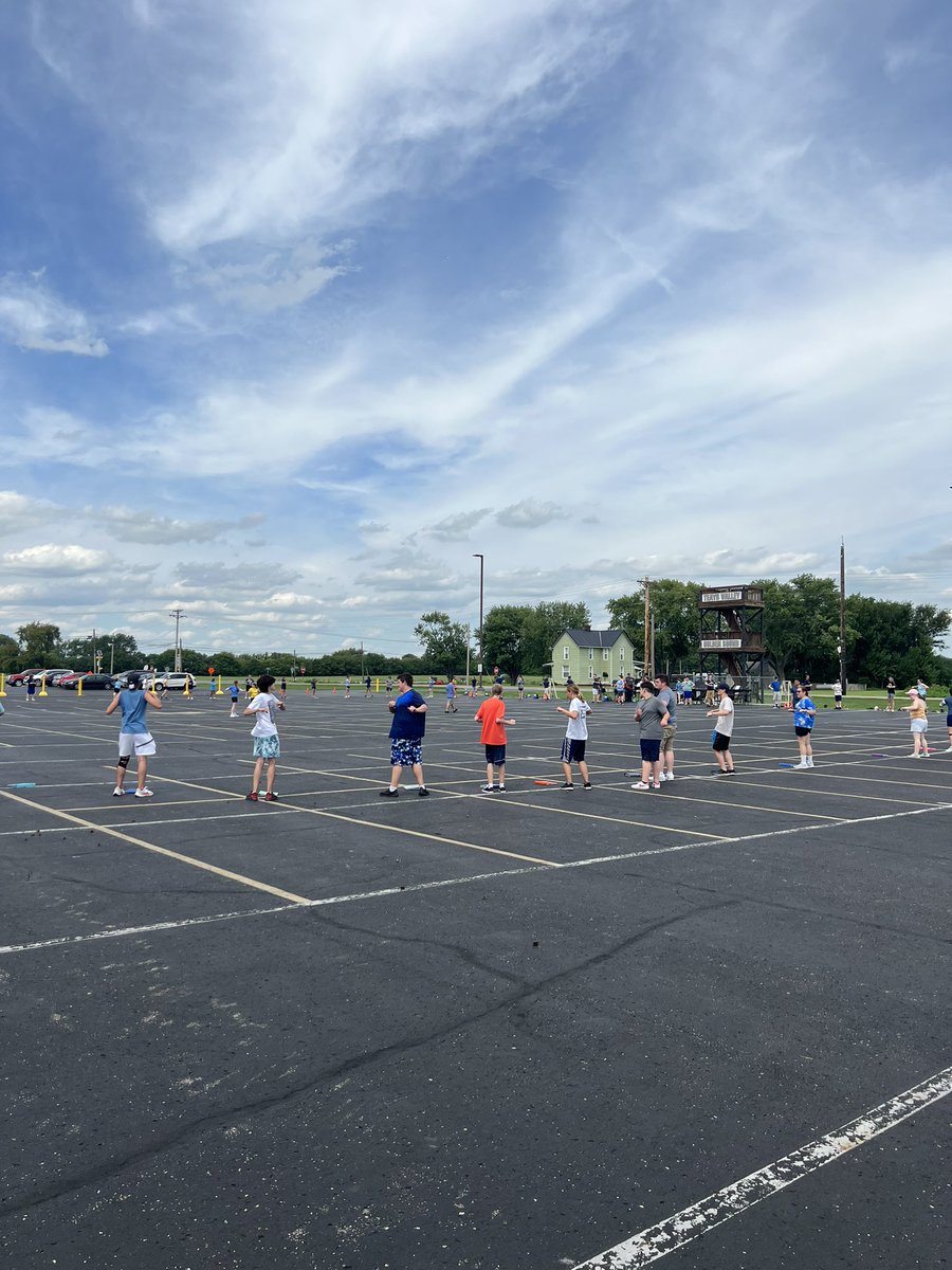 TvlsdV's tweet image. Over 100 @thegoldensound members on campus today preparing for the season. Great to see our students. Go Vikings!