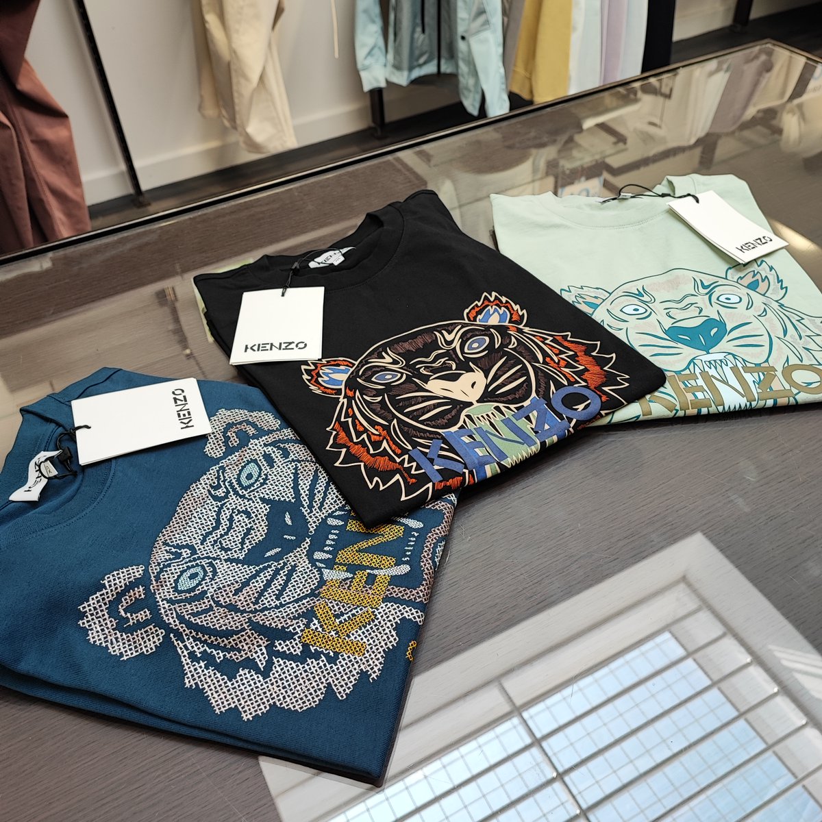 Repertoire_UK's tweet photo. Meet the new tigers 🐯

#kenzo #kenzoparis #designersale #kenzotiger #kenzosweatshirt #kenzoworld #kenzojumper #kenzomen #kenzoeye #designersale #kenzosale #designerfashion #designermenswear #style #instafashion #fashiondesigner #mensfashion https://t.co/Qblbp5Jm2J