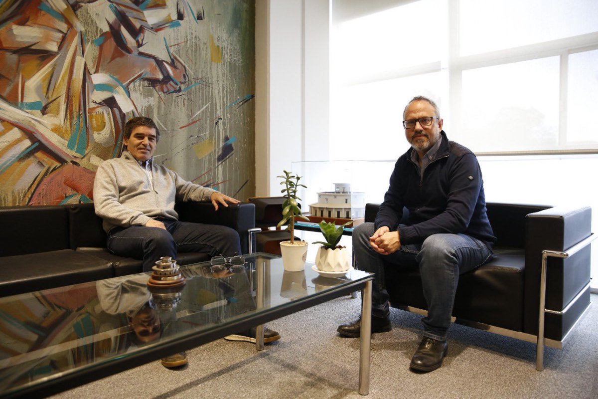 dievalen's tweet photo. Me vino a visitar @FernanQuirosBA, con quien trabajamos el proyecto de renovación de los centros de atención primaria de la salud en la Provincia. Acá en @Municipalidad3F ha sido un avance enorme: es muy importante retomar esa prioridad en el futuro! https://t.co/z6pjoIip5Q