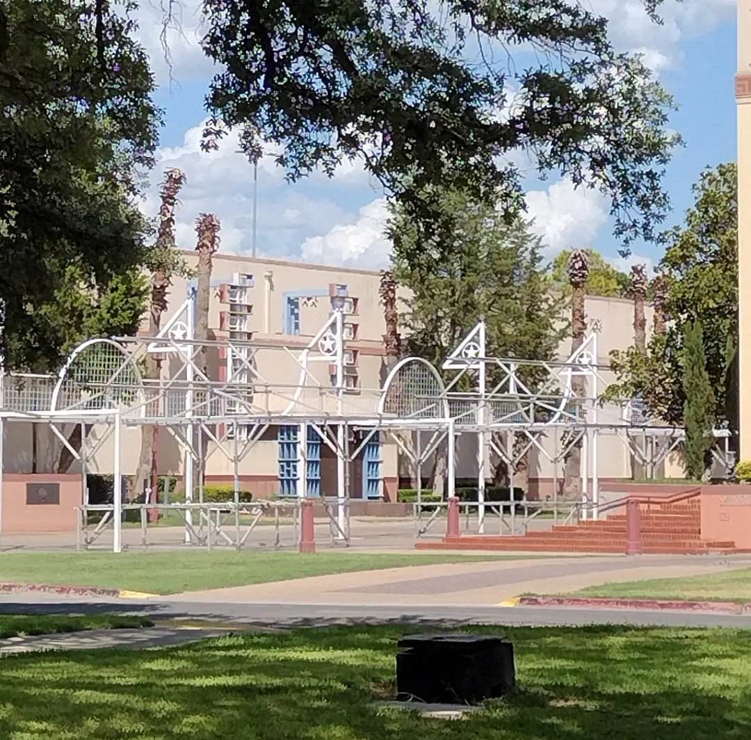 FireWoman9's tweet photo. #IYKYK ... It has started! โญ
@statefairoftx @fairparkdallas @dallashistory #LetTheFunBegin #Setup #DeepFriedEverything #StateFairOfTexas #BigTex https://t.co/zfA9HxnQNV