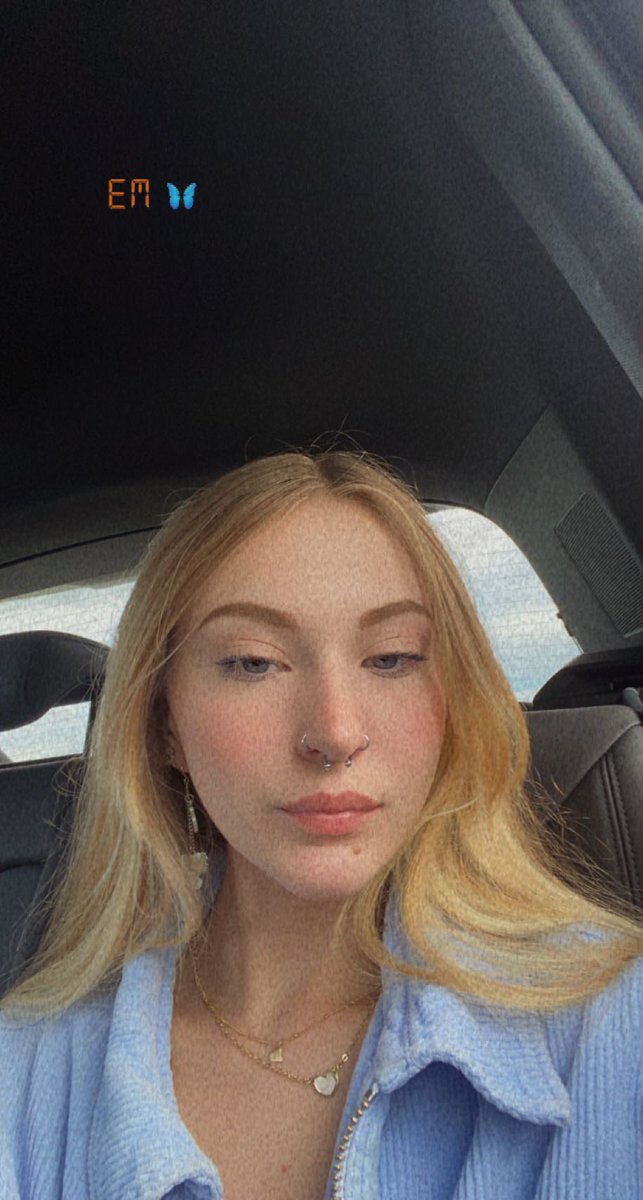 emrbarrios's tweet photo. i dont get on here anymore but i wanted to remind yall how i look <3 https://t.co/g9UDCBViMl