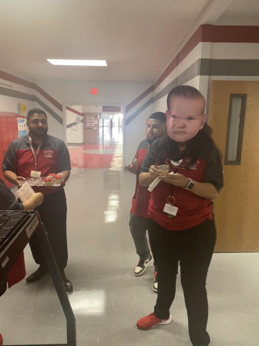 EMMScoachbarr's tweet image. Thank you to our awesome Social studies team! #LevelUpp #BetterTogether @EMMS_Gutierrez @Team_EMMS @OliverAP_EMMS @mrs_marmo