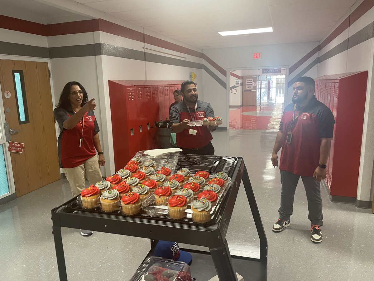 EMMScoachbarr's tweet image. Thank you to our awesome Social studies team! #LevelUpp #BetterTogether @EMMS_Gutierrez @Team_EMMS @OliverAP_EMMS @mrs_marmo