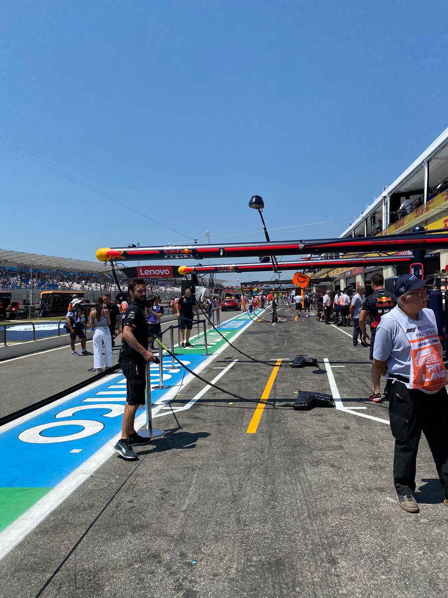 MercedesFRteam's tweet image. Quelques photos et vidéos de mon après-midi chez @MercedesAMGF1 🤩🔥

➡️Des souvenirs pour la vie

#F1 #FrenchGP