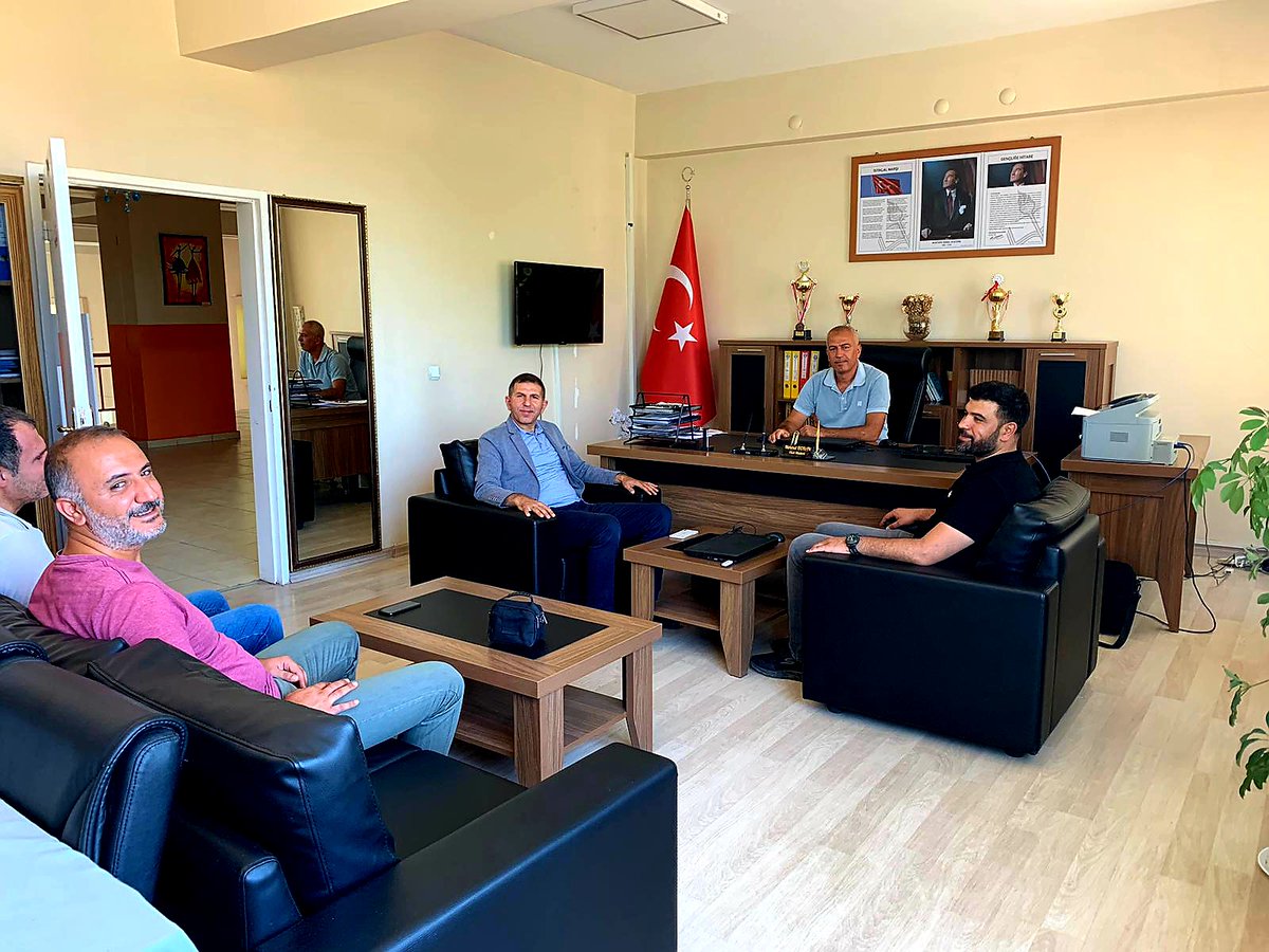 Şube Başkanımız <a href="/tekdemiRamazan/">Ramazan Tekdemir</a> ,yönetim kurulu üyelerimiz ve <a href="/yenisehirebs/">EBS Diyarbakır1/ Yenişehir</a> ilçe yönetimimiz ile birlikte Yenişehir Mesleki Teknik Anadolu Lisesi Okul Müdürü Mehmet BORAN'a  hayırlı olsun ziyaretinde bulunduk.