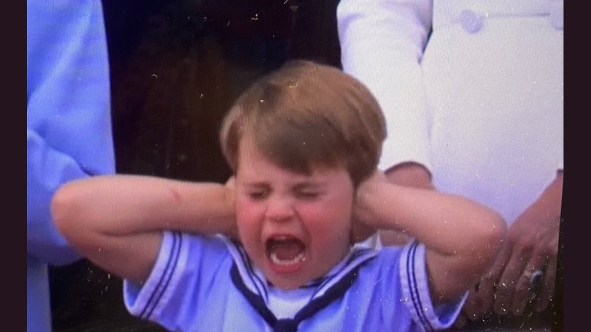 KHEF22's tweet image. If this was a football match I’d be Looking forward to the half time analysis and stats on who’s had more possession of the mic 🎤. Not a fan of either of them but surely they both need a chance to answer their own questions #makethemstop #BBCOurNextPM