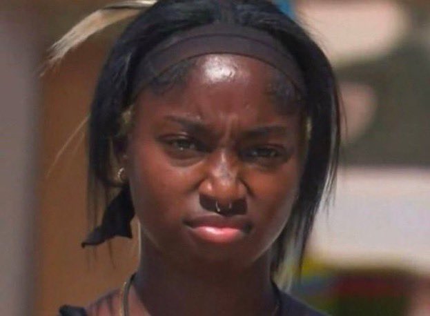 keely_17's tweet photo. why do NONE of the girls ever jump to Ekin-Su’s deference?? just agreeing that she’s punching with Davide?? ok then #LoveIsland https://t.co/AfiHXgCI8L
