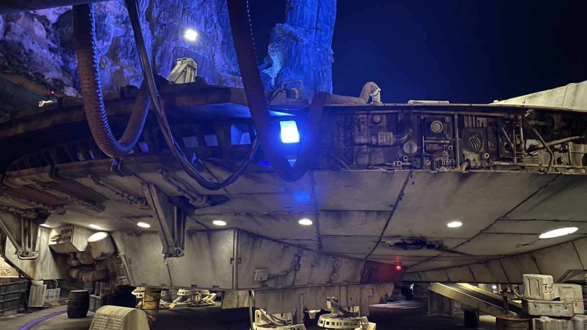 disneypicaday's tweet photo. Continuing the #MilleniumFalconSmugglersRun love… The ride might vary a lot in enjoyment/quality, but the aesthetics… Beyond top notch! https://t.co/cWCopXCm8P