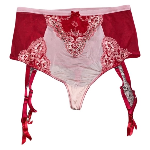 grif51324591's tweet photo. So good I had to share! Check out all the items I'm loving on @Poshmarkapp #poshmark #fashion #style #shopmycloset #victoriassecret #vilmain #freepeople: https://t.co/qPP9aKpA5Z https://t.co/cPJYVvUqcQ