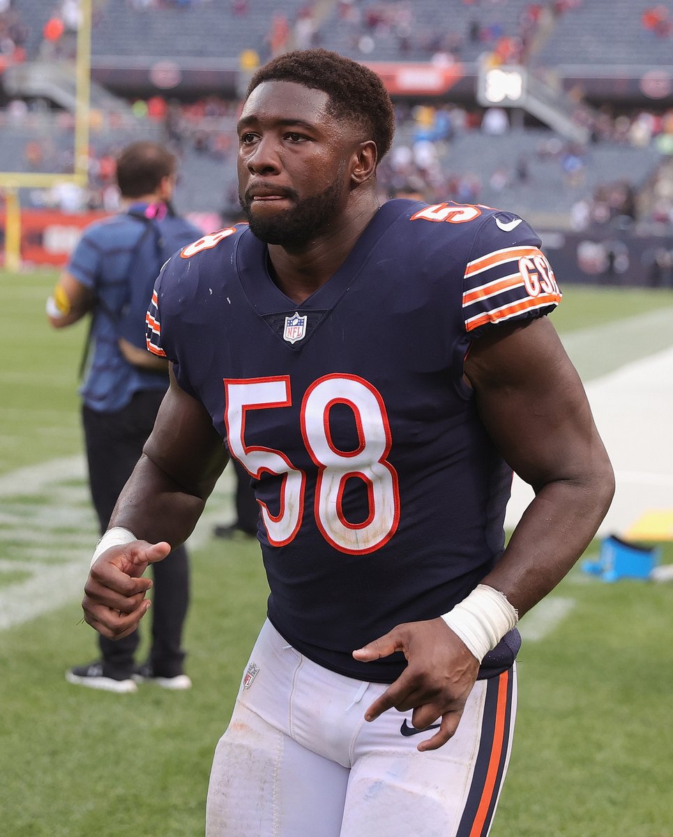 brgridiron's tweet photo. Roquan Smith will not be present when veterans arrive at Bears training camp Tuesday because of his contract situation, per @RapSheet

Smith still has not gotten "an offer he would remotely consider" https://t.co/Gk711HuYbQ