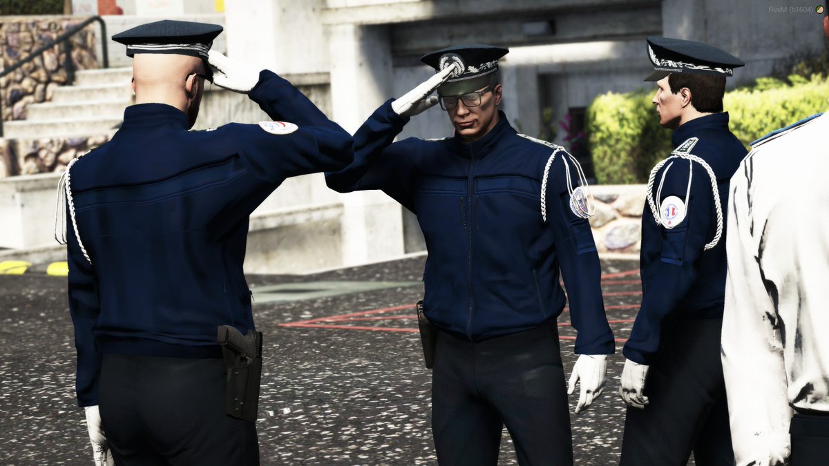 DcpjQuentin's tweet photo. Récompense 🤝

Ce soir s'est déroulé la cérémonie de prise de commandement pour notre nouveau chef.
L'occasion pour moi de recevoir la médaille d'honneur de la #Police_Nationale_SDCPJ échelon Argent pour mes 2 ans de service 🥈

@StudiosDCPJ @FO_SDCPJ 
#Simulation #SeriousGame https://t.co/s4QyeMMNVq