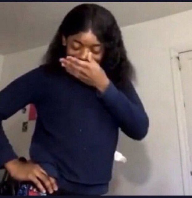 now who let anna kendrick into the villa #LoveIsland