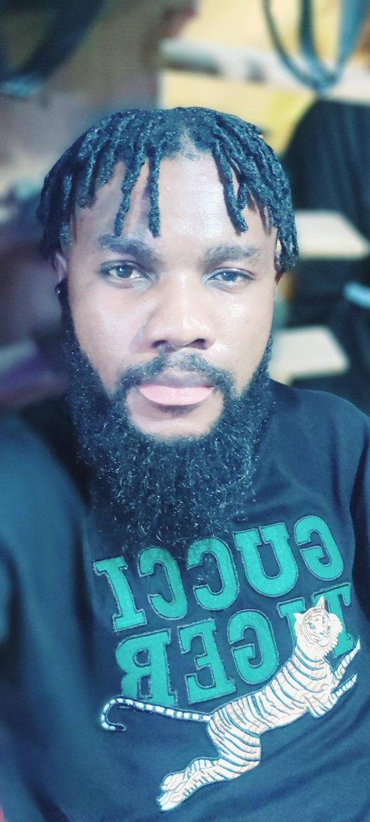 MilesChidi's tweet photo. Money will come and go we know that, most important thing in this life will always be the people you love and care about right here, right now👉 Who fall go rise, who sleep go wake, who broke go recover, na who die nai lose. Salute mi familia 🤟✌💯 https://t.co/wzlxExDDe2
