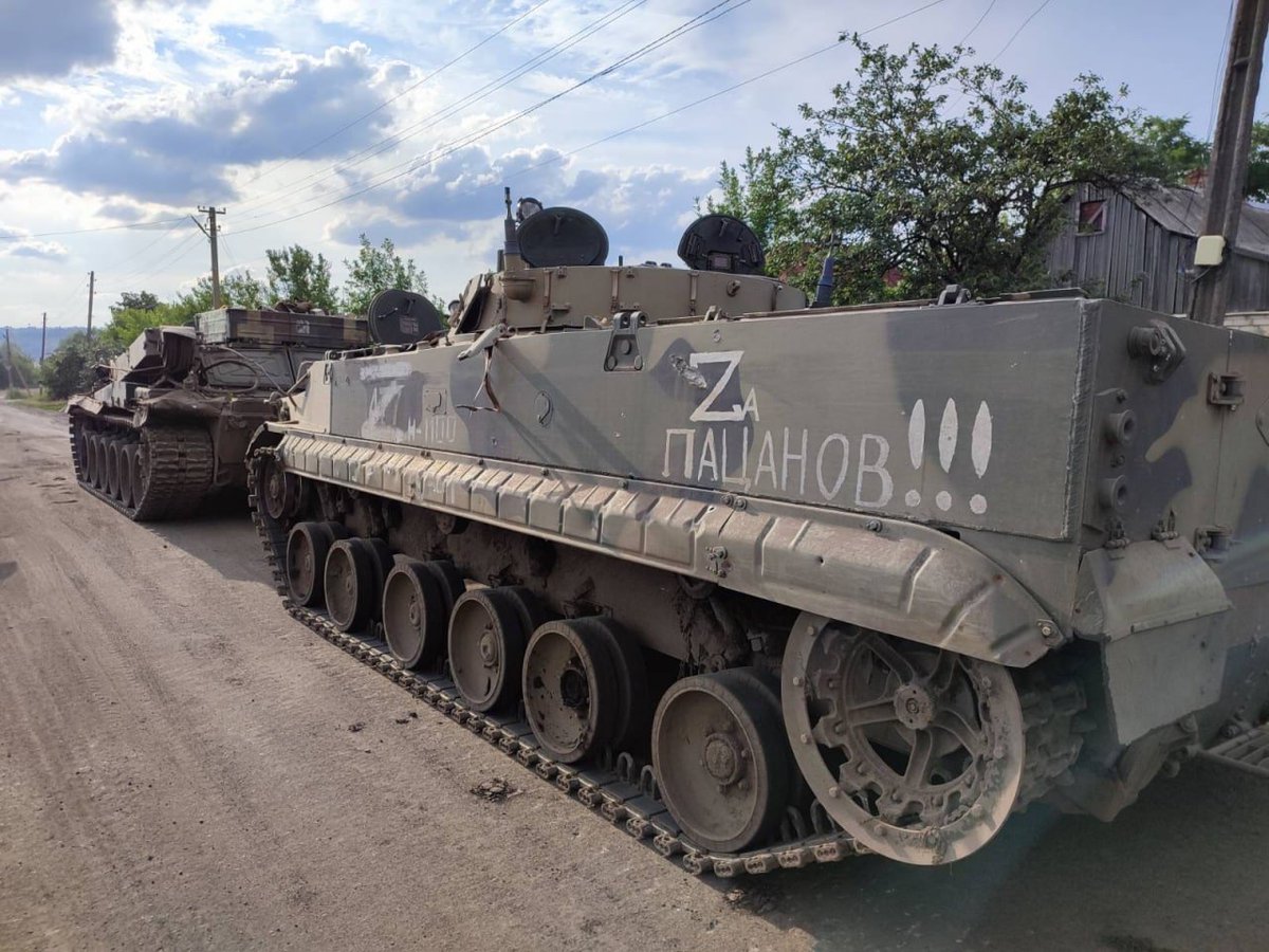 UKikaski's tweet photo. #APU forces captured a RUS BMP-3 with "Za patsanoV" painted on it which, roughly translated, means "for the lads" and in the source of the "Z" and "V" on RUS military equipment. Also note "M77" in red on rear.
#OSINT
#UkraineRussianWar
#OSINTUA https://t.co/g66CqLrnZm