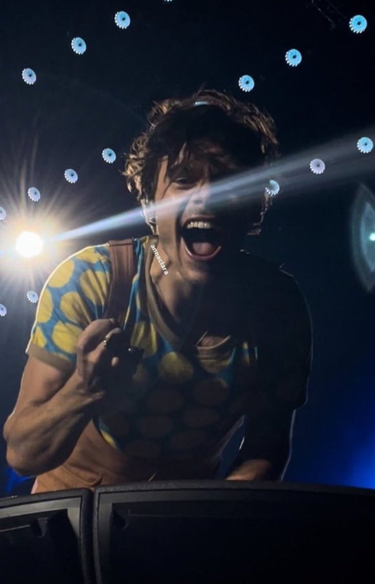 yellowxloueh's tweet photo. URLAMI IN FACCIA https://t.co/2cwN3guyZ1