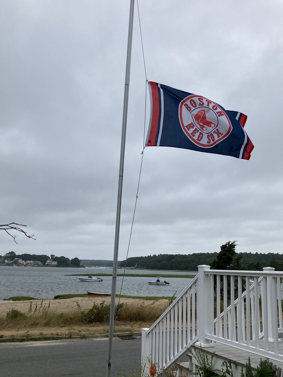 jkellegrew's tweet photo. Red Sox flag at half staff for 3 days. They officially died on Saturday. https://t.co/oKJYAC7xrU