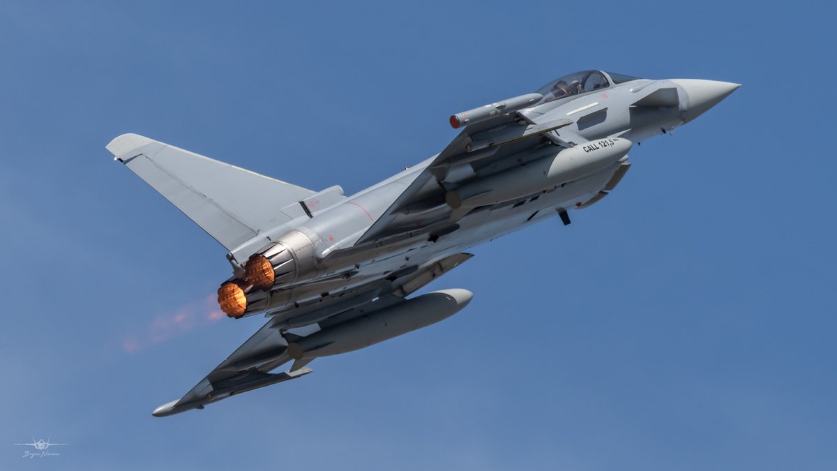 Austrian Air Force - Eurofighter Typhoon
takes to the sky during a QRA demo 
#RIAT22